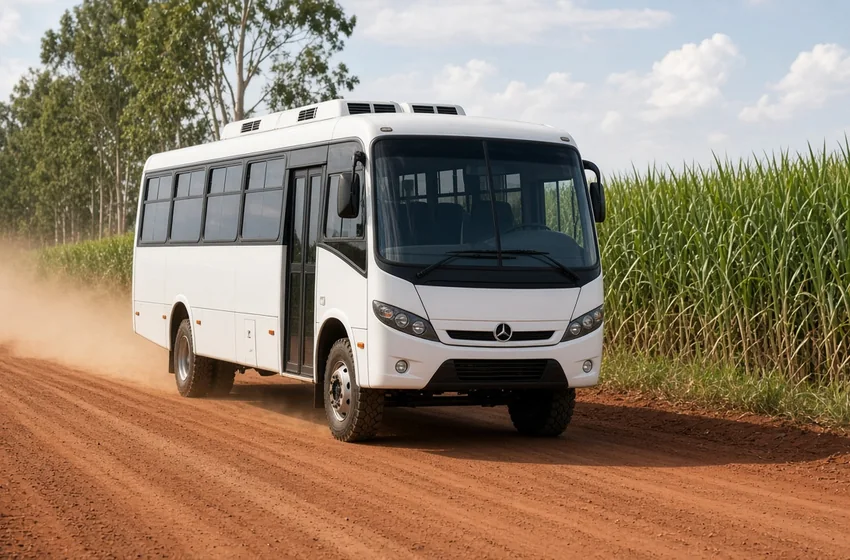 Ônibus branco Marcopolo Ideale 800 Agro Tech Bus sobre chassi Mercedes-Benz OF 1619 rodando em estrada de terra entre canaviais